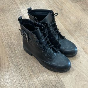 Combat boots